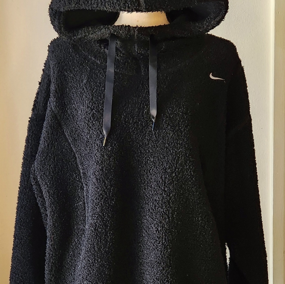Black Women's|Therma-fit Nike Training Hoodie|Size: Medium